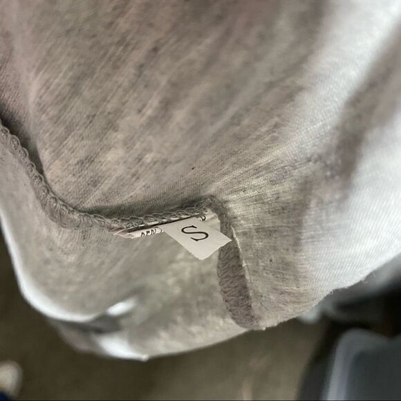 Hocus Pocus Womens ‘100% That Witch’ T-shirt Size Small Short Sleeve Gray - Picture 4 of 5